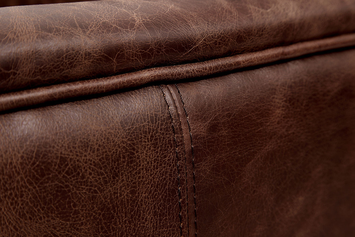 Détail du Fauteuil Anglais en Cuir Art Déco Oxford Rose & Moore