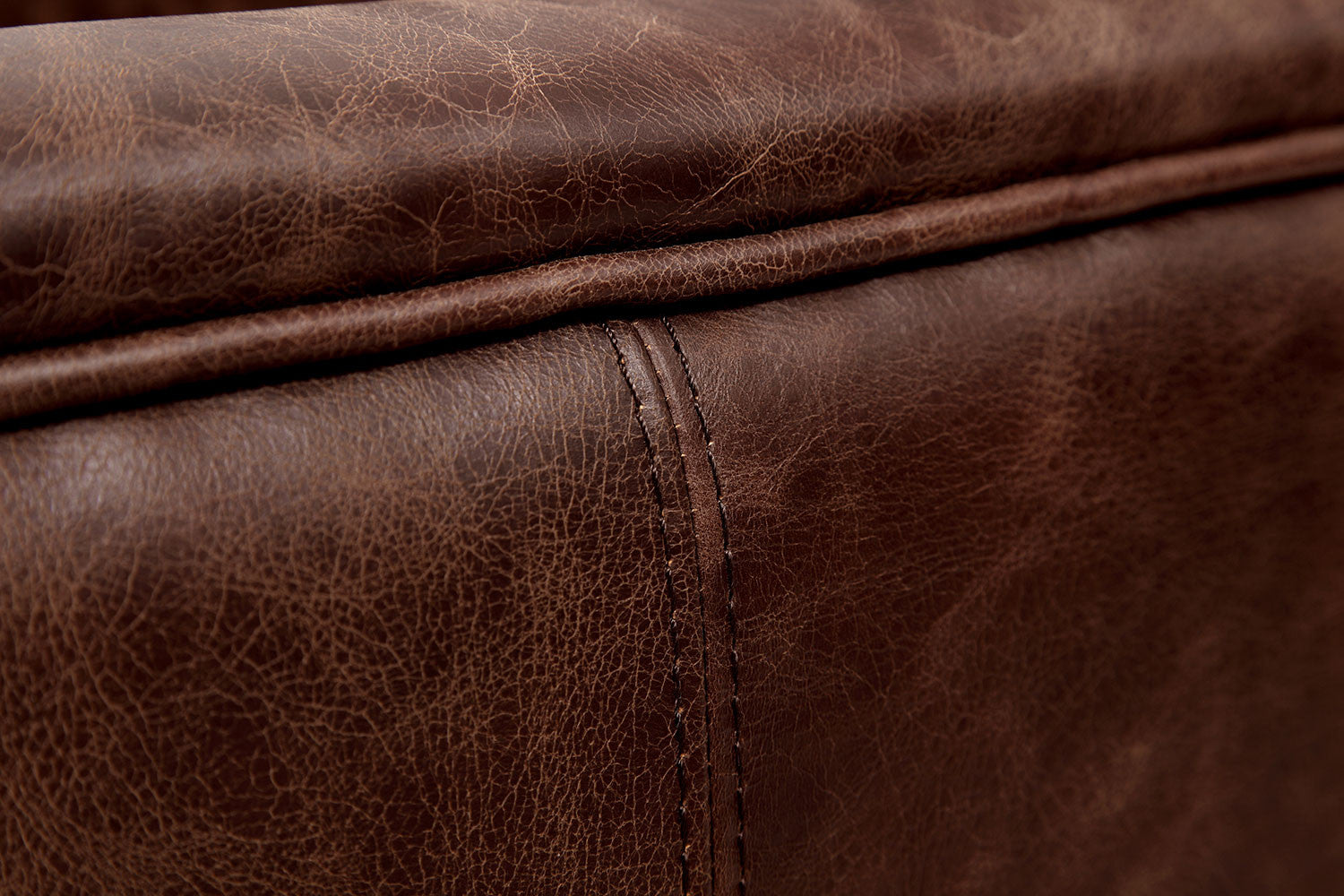 Détail du Fauteuil Anglais en Cuir Art Déco Oxford Rose & Moore