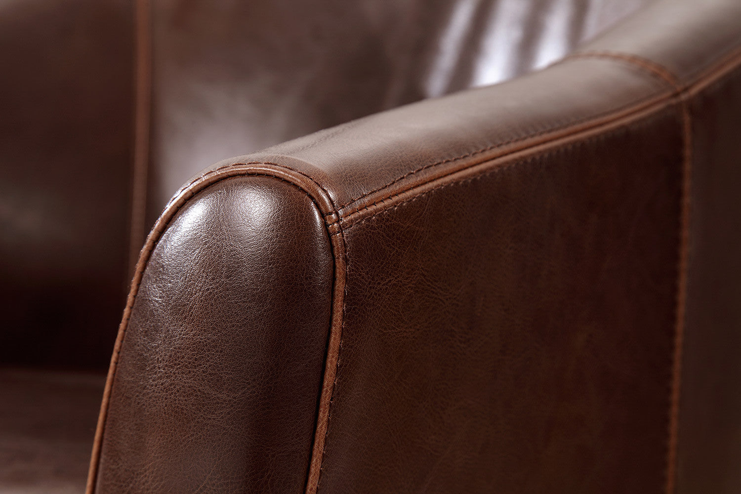 Accoudoir du Fauteuil Crapaud en Cuir Rose & Moore